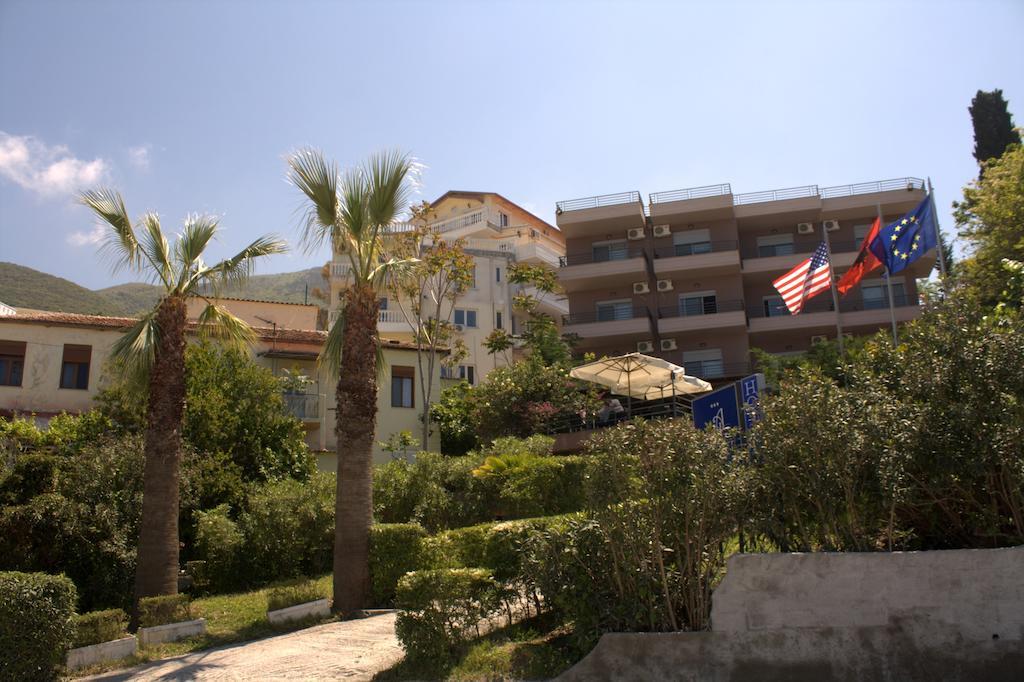 ホテル Ambasador Vlorë エクステリア 写真