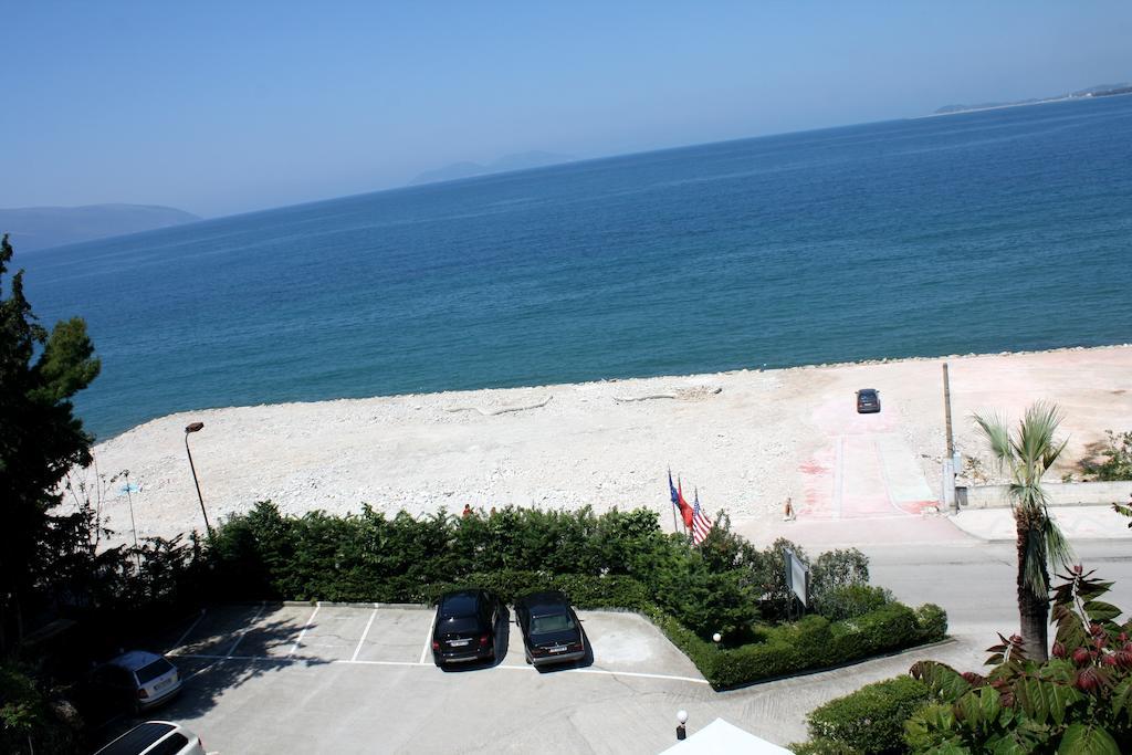 ホテル Ambasador Vlorë エクステリア 写真