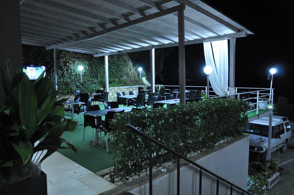 ホテル Ambasador Vlorë エクステリア 写真