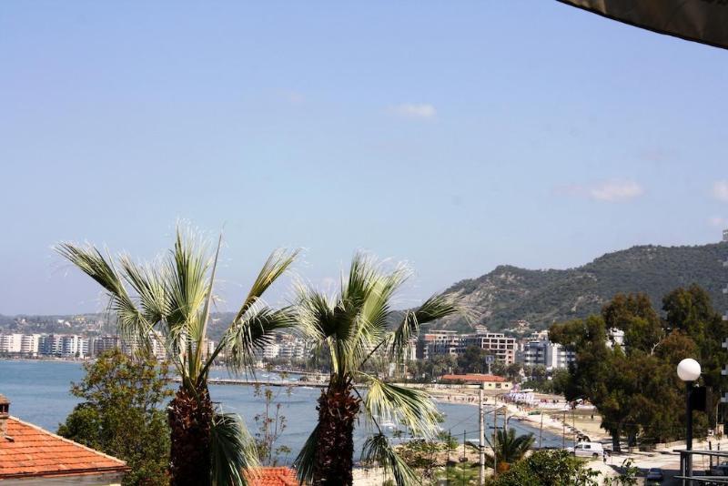 ホテル Ambasador Vlorë エクステリア 写真