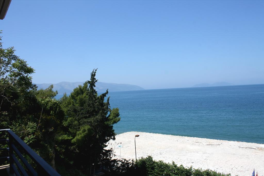 ホテル Ambasador Vlorë エクステリア 写真