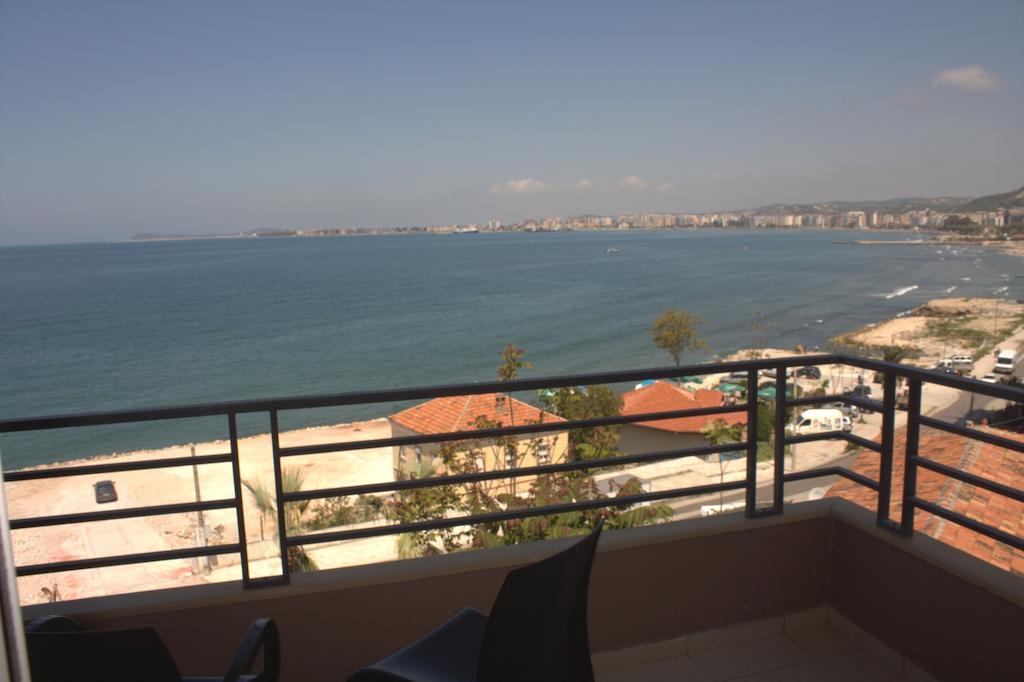 ホテル Ambasador Vlorë エクステリア 写真
