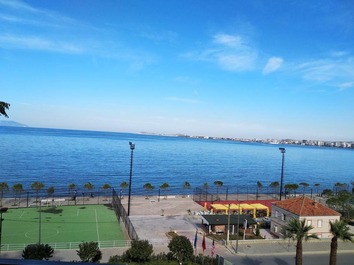 ホテル Ambasador Vlorë エクステリア 写真
