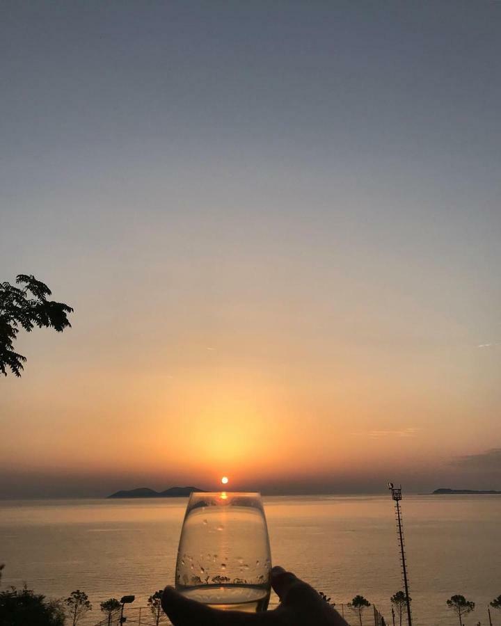 ホテル Ambasador Vlorë エクステリア 写真