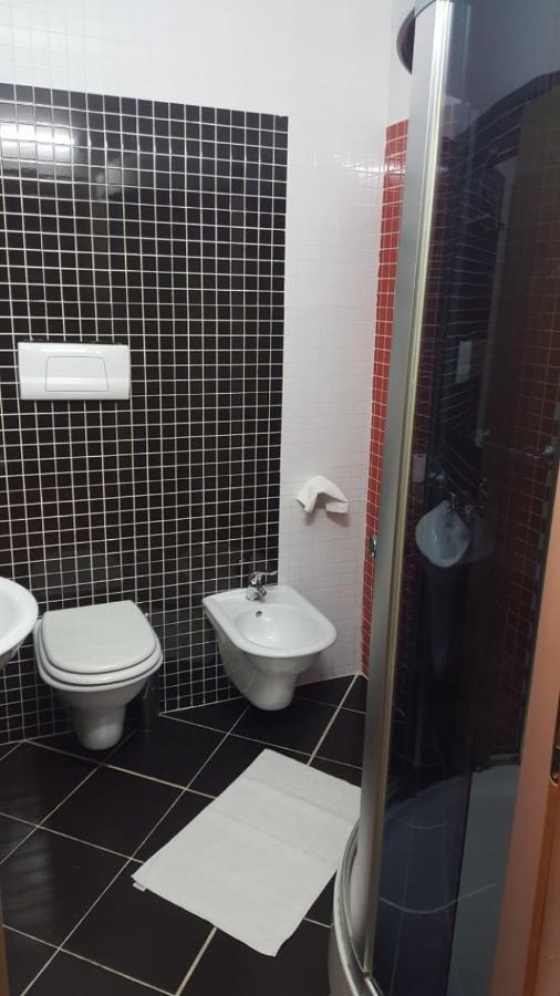 ホテル Ambasador Vlorë 部屋 写真